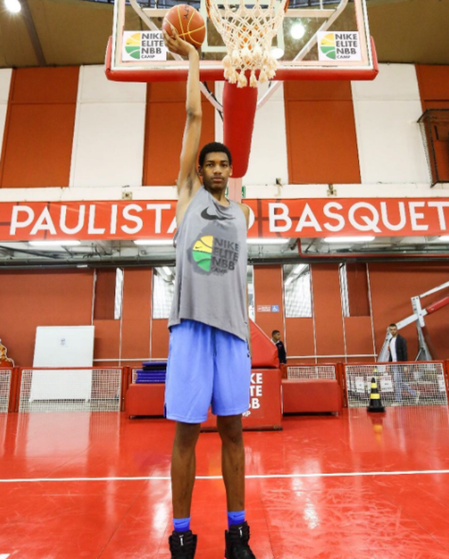 Com 2,12m e envergadura de 2,18m, jovem do Paulistano chama atenção da NBA