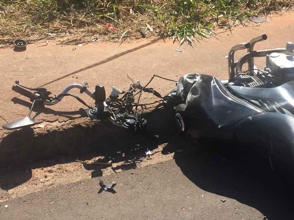 Motociclista morreu na Avenida Raimundo Maiolini, em Presidente Prudente — Foto: Murilo Zara/TV Fronteira