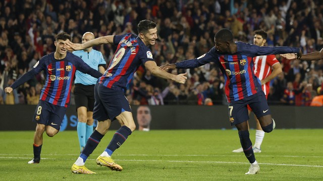 Dembélé comemora o primeiro gol do Barcelona sobre o Almería