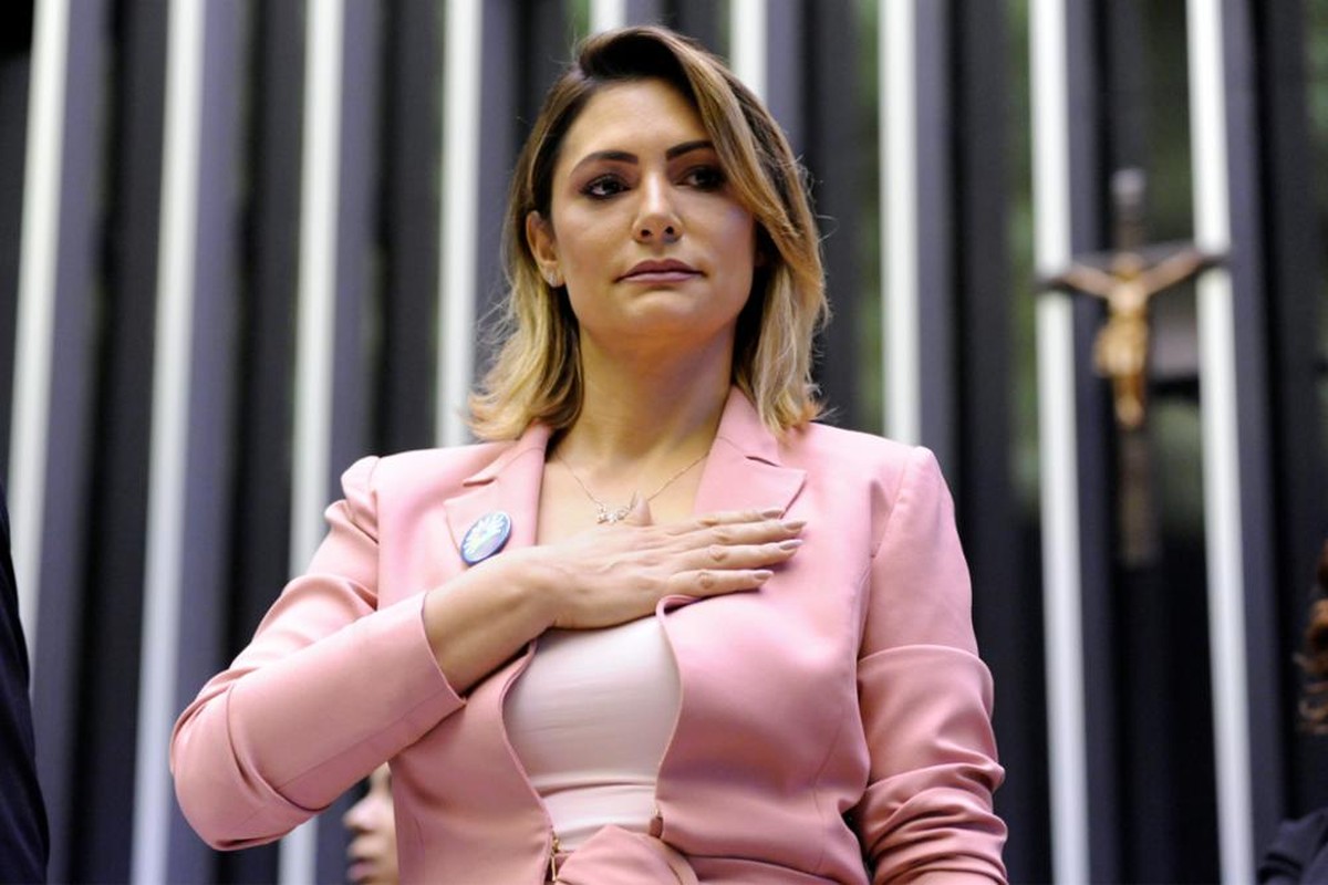 Michelle Bolsonaro troca pr&oacute;tese de silicone e faz pl&aacute;stica na barriga |  Pol&iacute;tica | Valor Econ&ocirc;mico