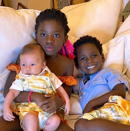 Zyan, Titi e Bless são filhos de Giovanna Ewbank e Bruno Gagliasso — Foto: Reprodução 
