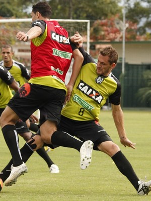 Volante Luan treino Figueirense (Foto: Luiz Henrique/Figueirense FC)