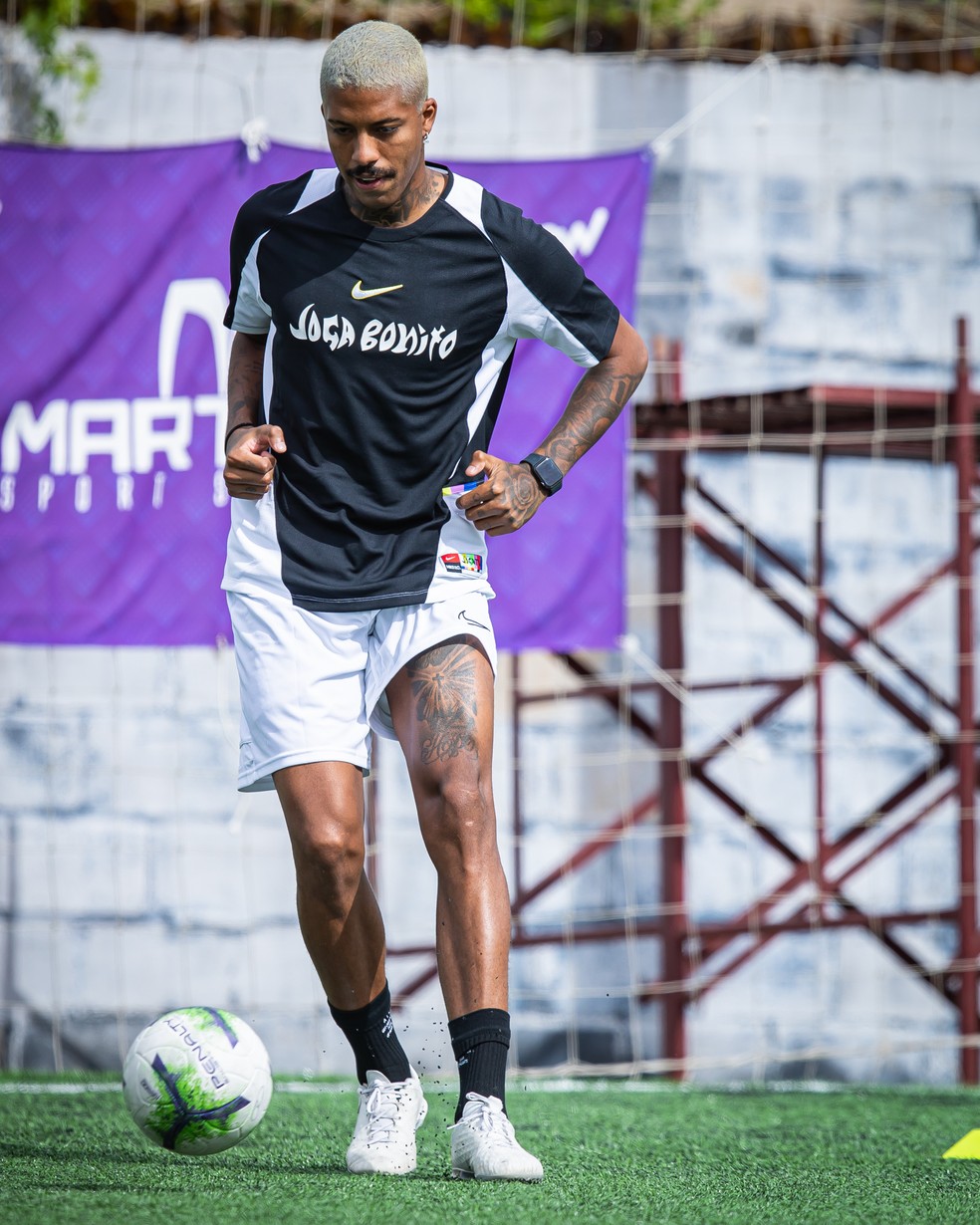 Jean Pyerre mantém a forma com treinos particulares em Porto Alegre — Foto: Marcos Belo / O Clube