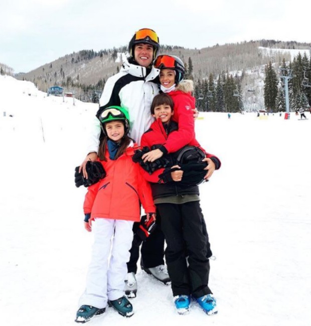 Kaká e Carol Dias com os filhos dele, Lucca e Isabella (Foto: Reprodução Instagram)