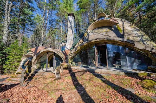 A casa inspirada na arquitetura das moradias dos hobbits da franquia O Senhor dos Anéis (Foto: Divulgação)