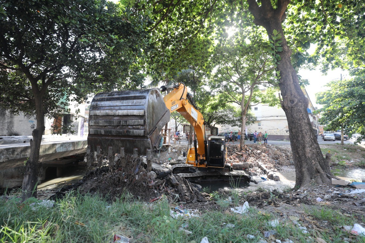 Cidade Integrada: cerca de 150 toneladas de lixo são retiradas de rios que cortam o Jacarezinho