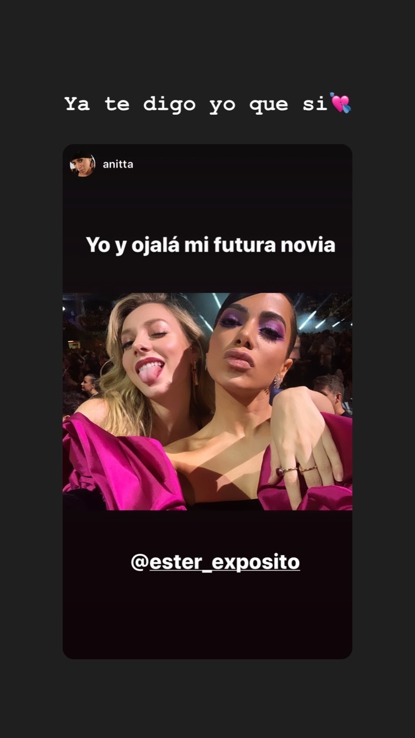 Anitta e Ester Expósito (Foto: Reprodução / Instagram)