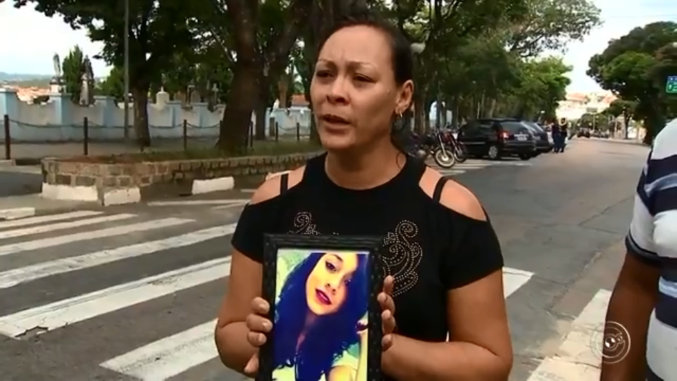 Mãe de Lorraine espera que a justiça seja feita no caso da morte de sua filha (Foto: TV TEM/Reprodução)