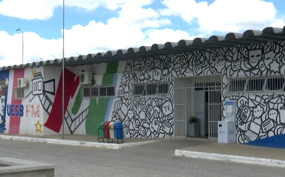 Funcionários e jornalistas do sistema de rádio e televisão educativas da Uesb denunciam assédio moral no setor — Foto: Reprodução/TV Sudoeste