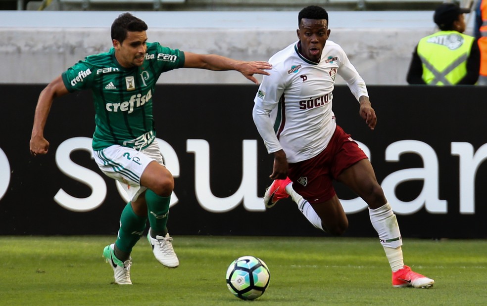 Marquinhos Calazans vai realizar ressonância no joelho direito nesta terça-feira (Foto: Lucas Merçon/Fluminense FC)