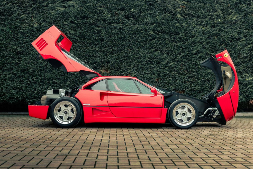 Ferrari F40 foi produzida entre 1987 e 1992 — Foto: Tom Hartley Jr