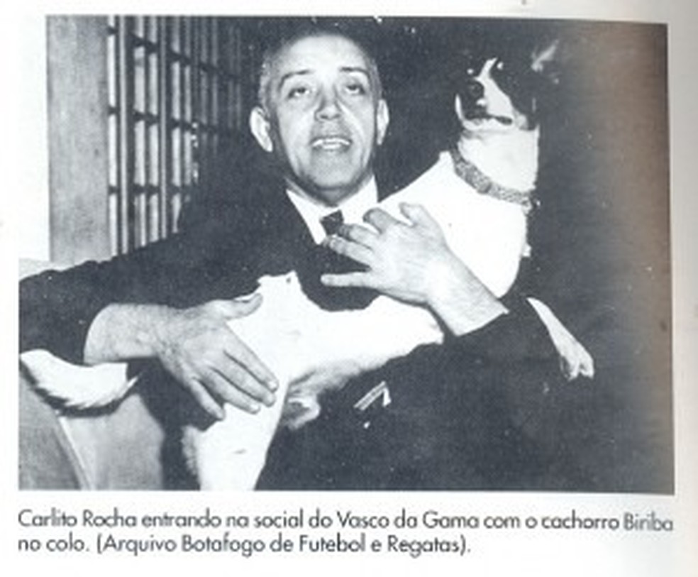 Ex-presidente Carlito Rocha com o famoso cão Biriba (Foto: Acervo / Conselho Deliberativo do Botafogo)