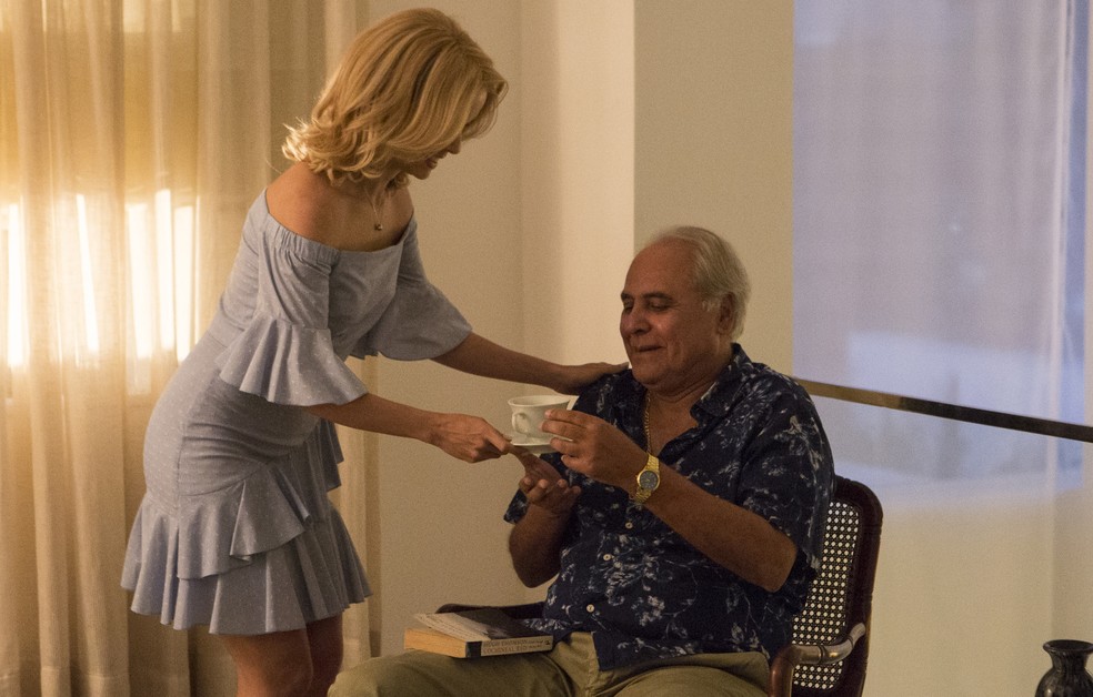 'Gomez tinha uns problemas de saúde. Ela sabia todos os remédios que ele tinha de tomar', relembra Elvira (Foto: TV Globo)