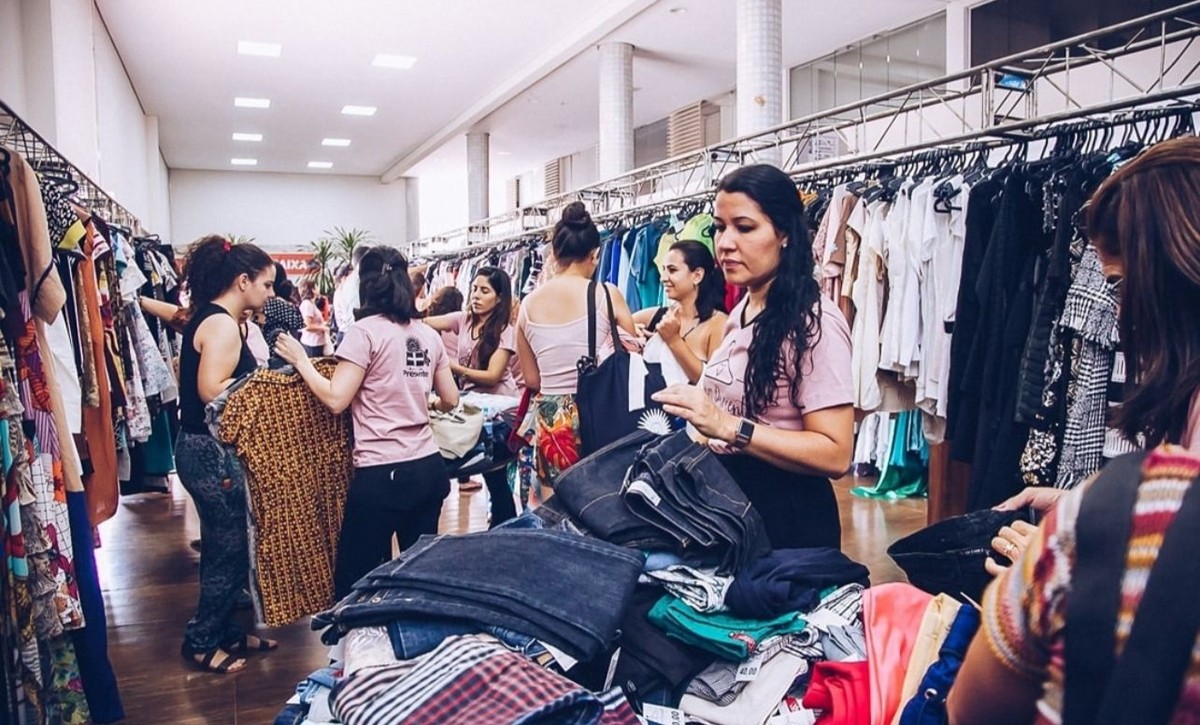 Bazar da Associação Presente oferta peças a partir de R$ 10, em Montes Claros
