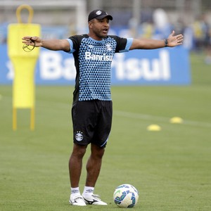 André Hernan: diretoria do São Paulo descarta contratar Roger Machado