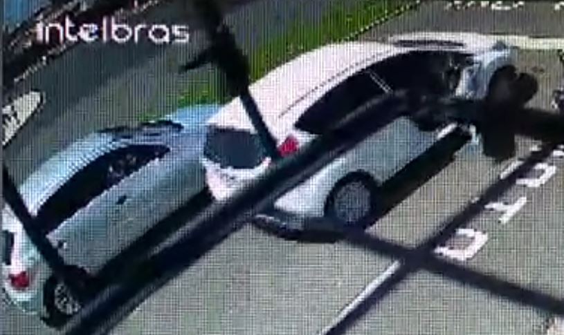 Homem é assassinado a tiros dentro de carro em Rio Claro