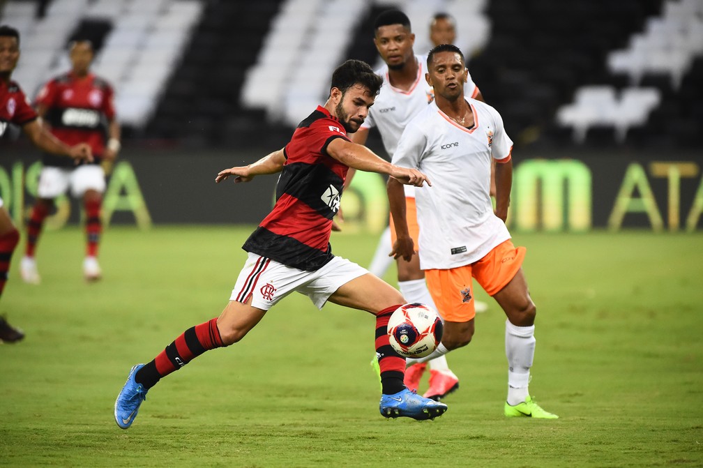 Daniel Cabral, volante do Flamengo, em ação no Campeonato Carioca — Foto: André Durão