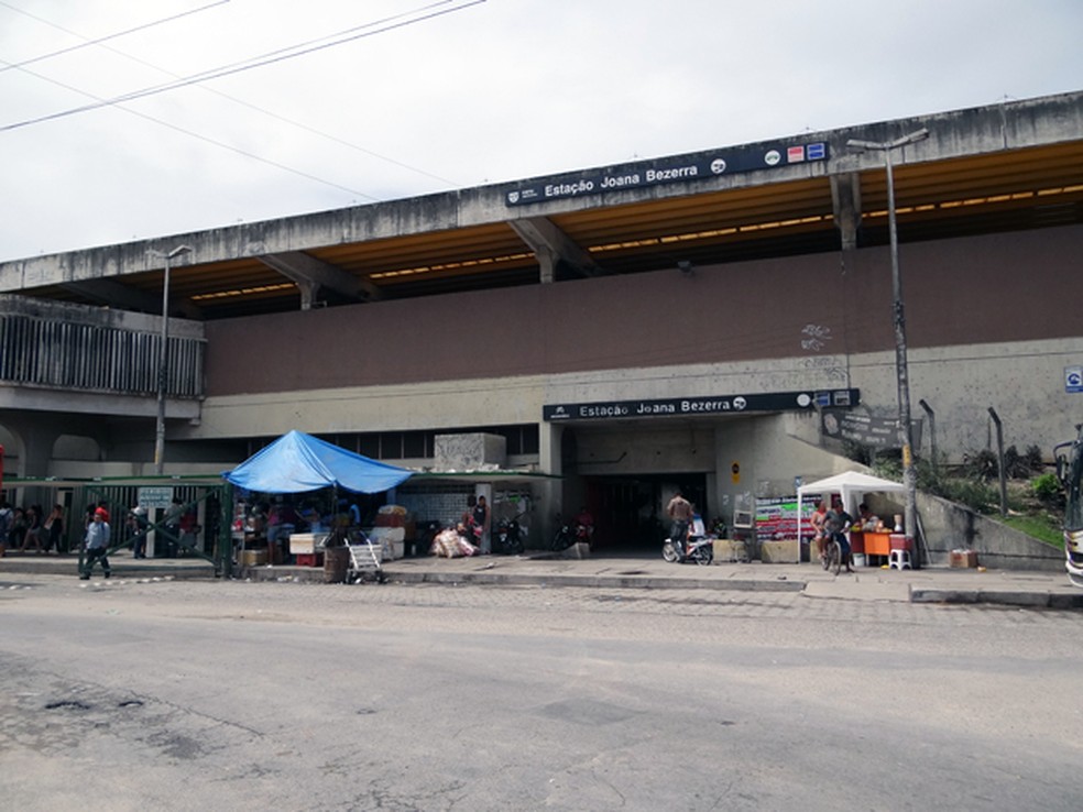 Atropelamento aconteceu prÃ³ximo Ã  EstaÃ§Ã£o Joana Bezerra, no Recife (Foto: Katherine Coutinho/G1)