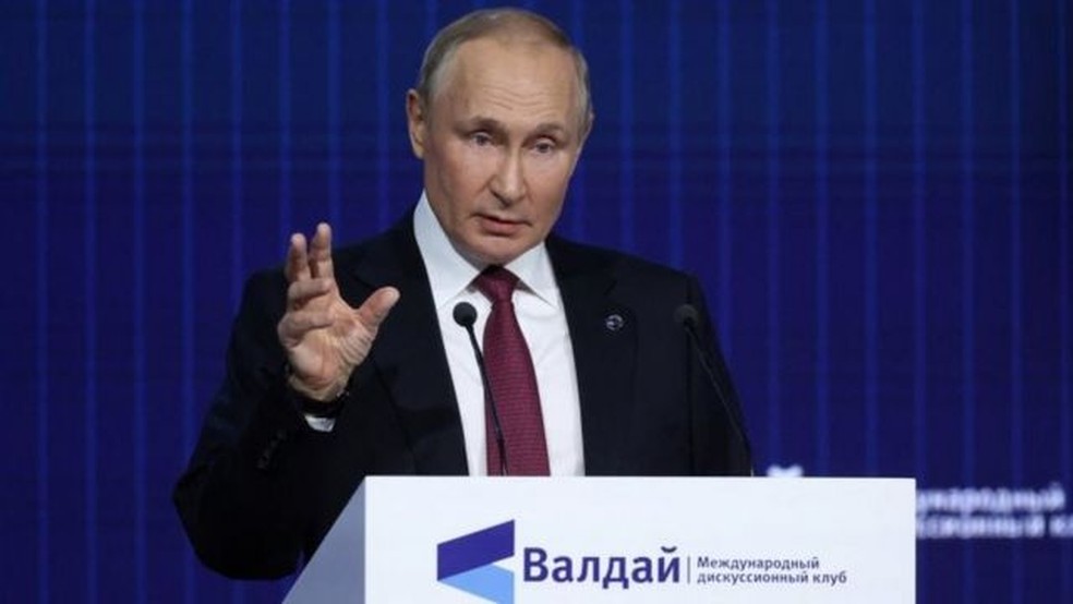 O presidente Putin disse que 'a futura ordem mundial está sendo formada diante de nossos olhos'. — Foto: Reuters via BBC