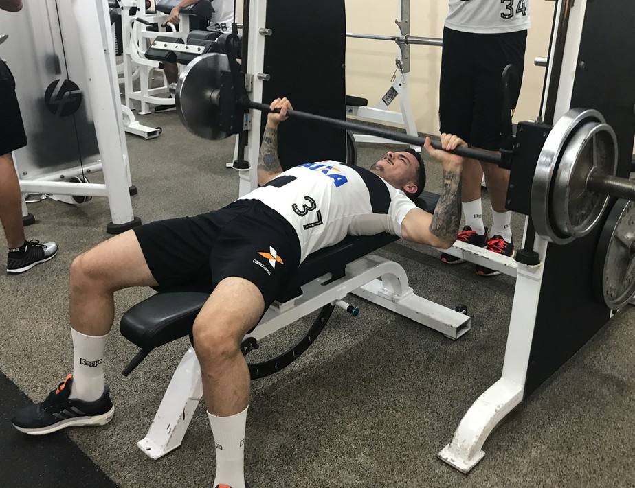 Santos faz primeiro treino no Equador antes de jogo de ida contra o Barcelona