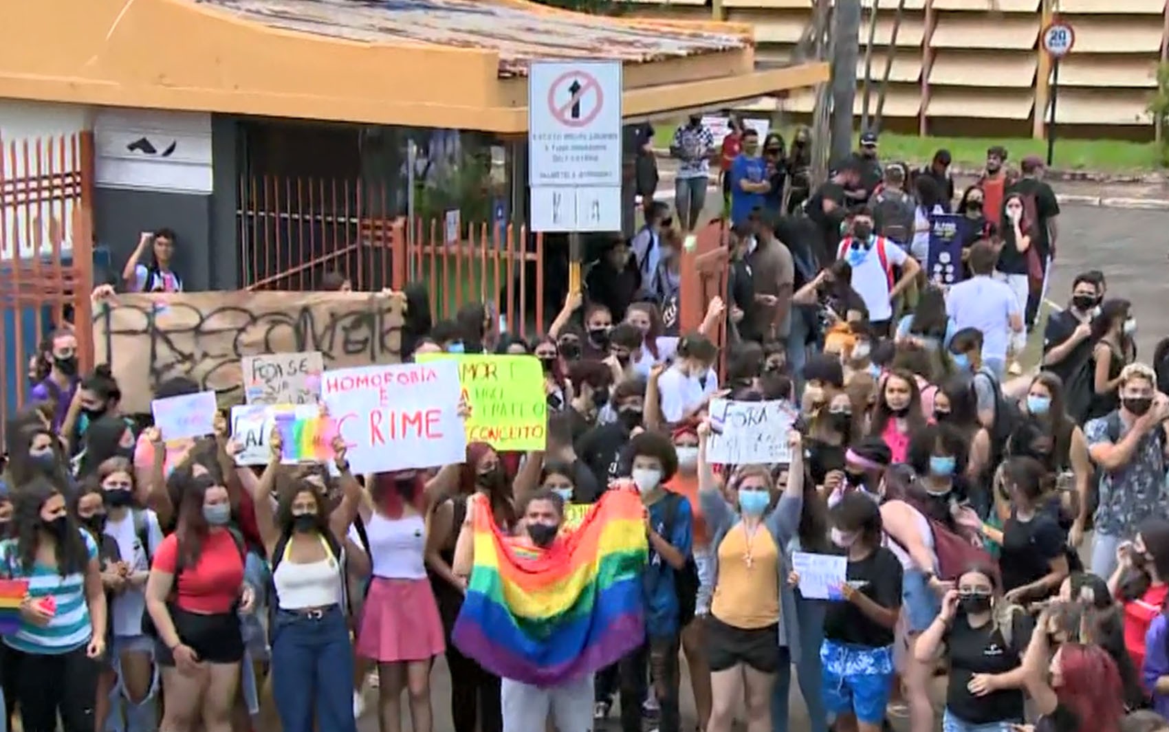 Estudantes de Etec protestam contra falas homofóbicas atribuídas a professor em Americana; ouça áudio