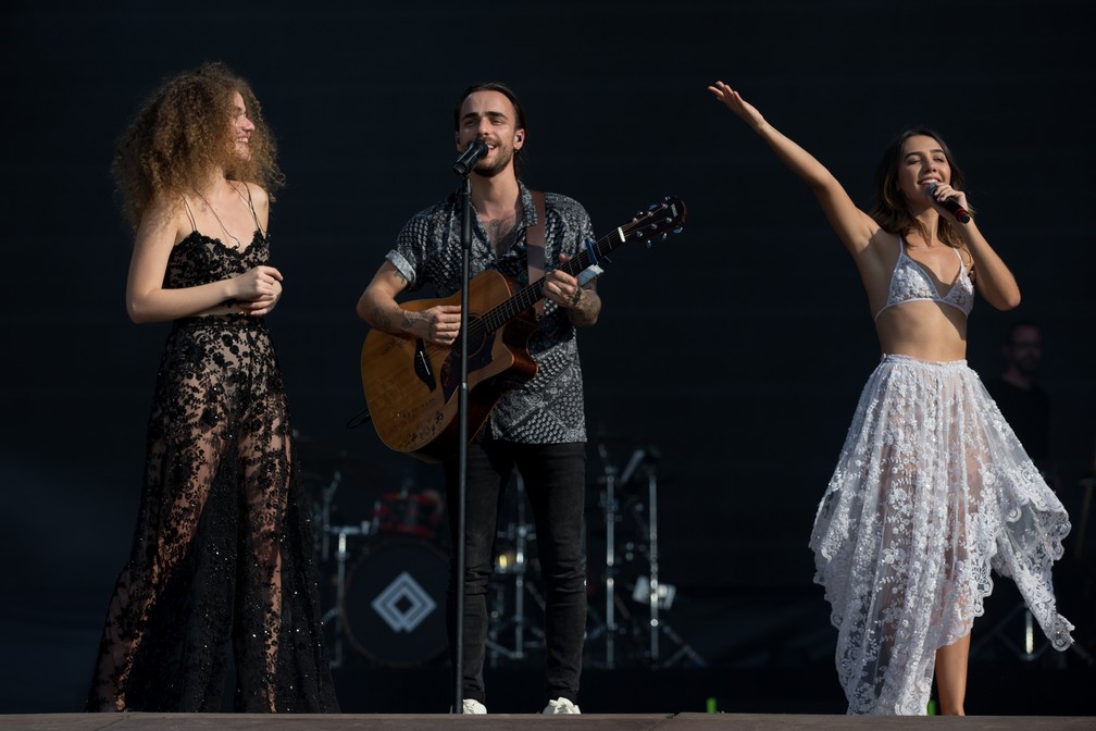 O cantor portuguÃªs Diogo PiÃ§arra convida as brasileiras do duo AnavitÃ³ria para o Palco Mundo do Rock in Rio 2018 em Lisboa (Foto: DivulgaÃ§Ã£o)