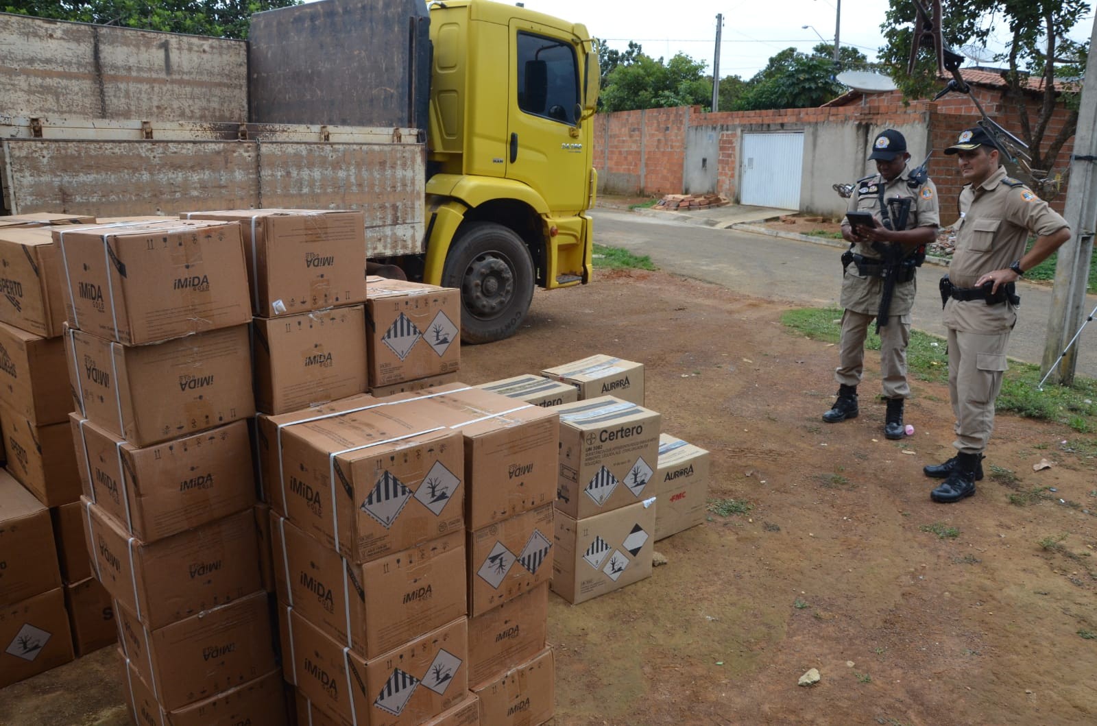 PM encontra meia tonelada de defensivos agrícolas furtados escondidos em casa de Porto Nacional