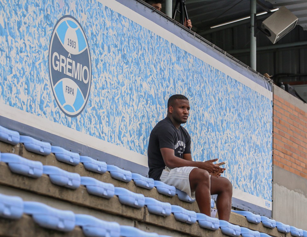 Elias revela desejo em voltar ao time principal do Grêmio: Ajudar a sair deste momento difícil