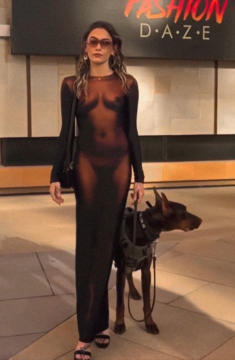 Paris Jackson com vestido desenhado por Jean Paul Gaultier — Foto: Instagram