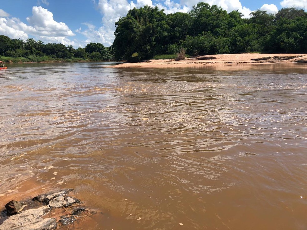Rio Garças, em Pontal do Araguaia — Foto: Corpo de Bombeiros de Barra do Garças
