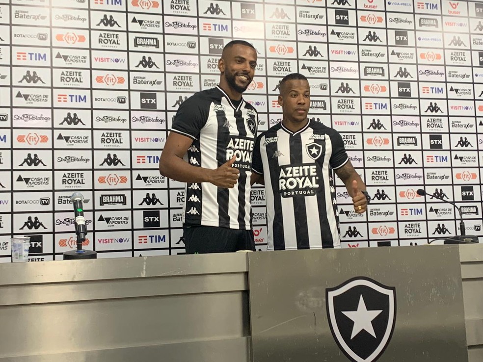 Ruan Renato e Guilherme Santos são apresentados no Botafogo — Foto: Emanuelle Ribeiro/GloboEsporte.com