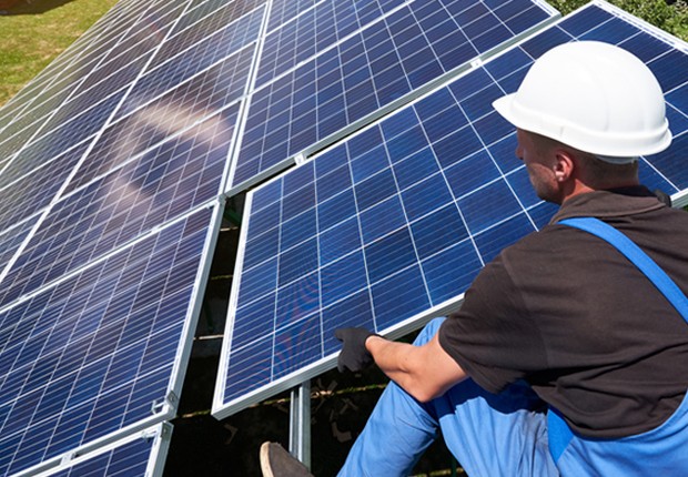 Os ganhos são enormes para o produtor rural que adota a energia solar como matriz energética (Foto: Thinkstock)