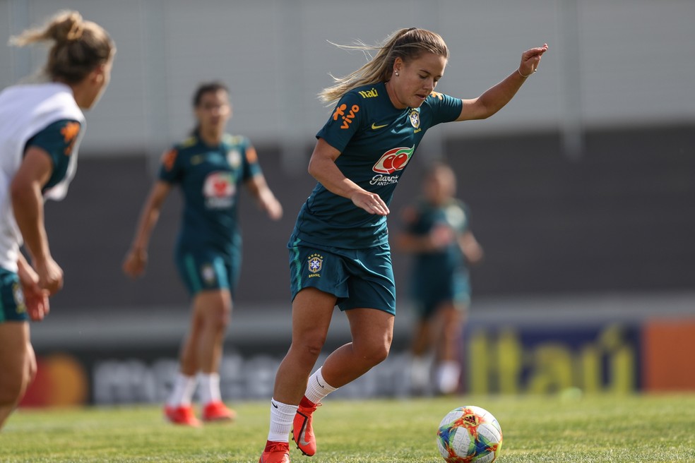 Andressinha durante treino da seleção brasileira feminina em Portimão — Foto: Rener Pinheiro / MoWA Press