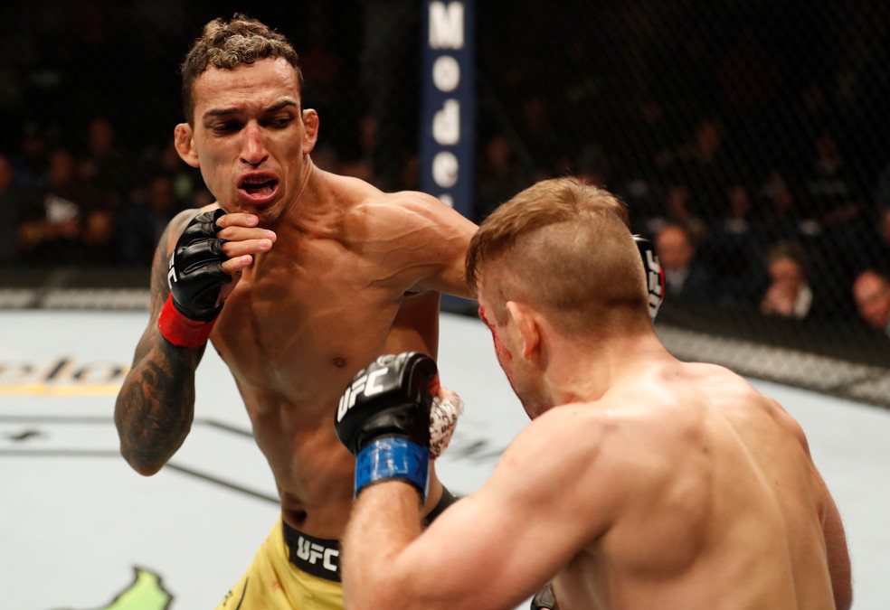 Charles do Bronx nocauteou Nik Lentz na última luta pelo UFC — Foto: Getty Images