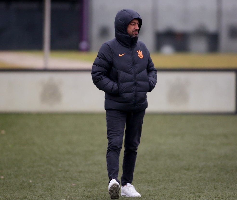 Fernando Lázaro, rejuvenescer elenco, política... Cinco desafios da diretoria do Corinthians em 2023