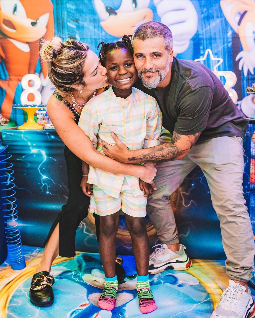 Giovanna Ewbank e Bruno Gagliasso com Bless &mdash; Foto: Instagram