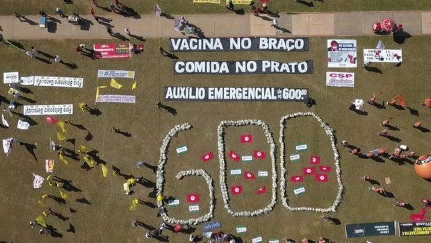 Protesto pela manutenção do auxílio emergencial em R$ 600. Brasília, maio de 2021 (Foto: Divulgação MST/Fotos Públicas via BBC Brasil )