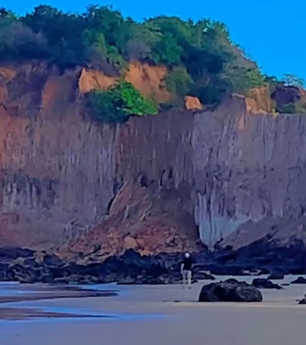 Falésia desabou na Praia de Cotovelo, na Grande Natal — Foto: Divulgação