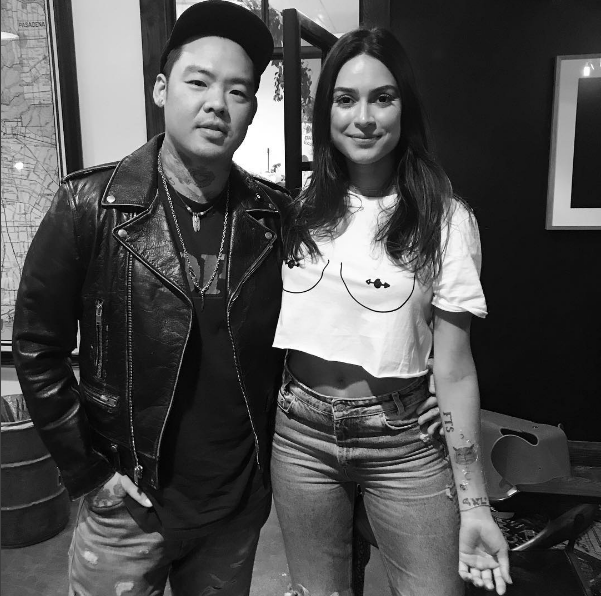 Thaila Ayala com o tatuador Dr. Woo (Foto: Reprodução/Instagram)