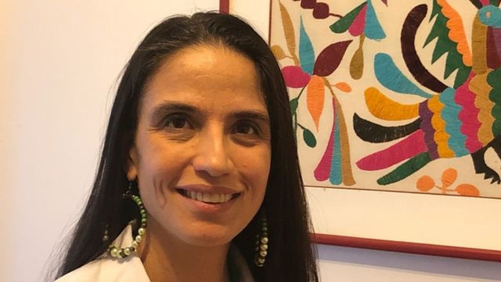 Patricia Portillo Mazal, médica do Hospital Italiano de Buenos Aires, faz com que os pacientes preparem seus próprios kits — Foto: Arquivo Pessoal via BBC