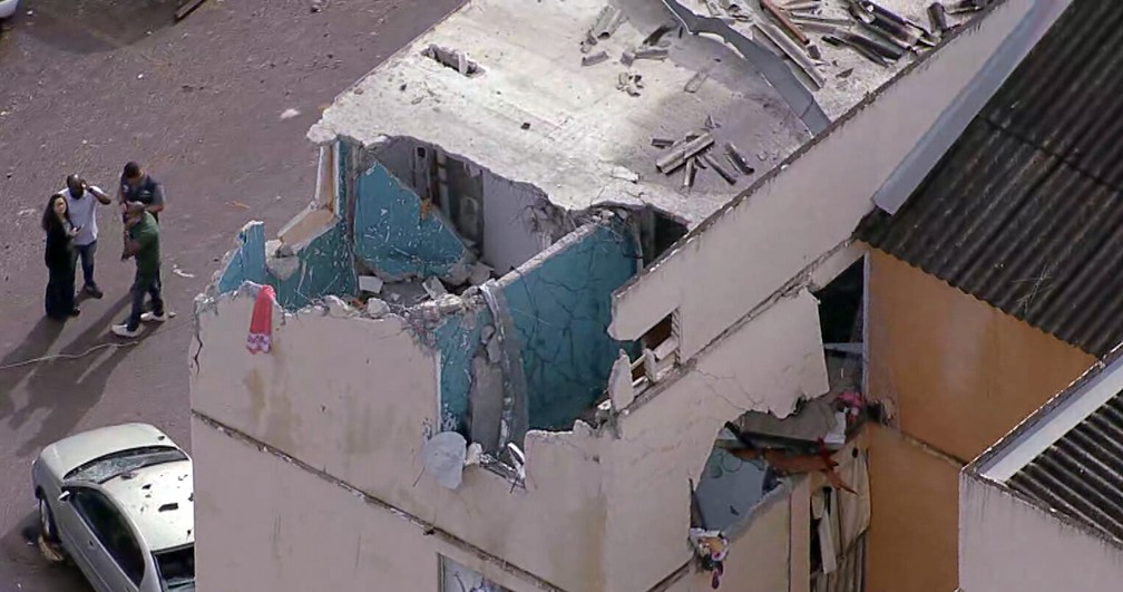 Último andar foi destruído pela caixa d'água — Foto: Reprodução/TV Globo