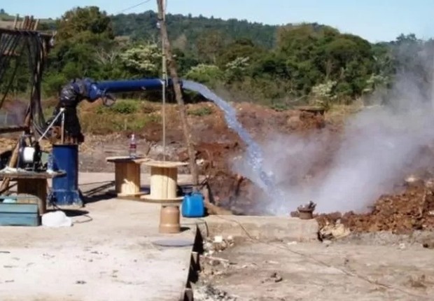 Poço tubular em São Lourenço do Oeste (SC); secas na região Sul também têm estimulando investimentos em águas subterrâneas (Foto: PREFEITURA DE SÃO LOURENÇO DO OESTE via BBC)