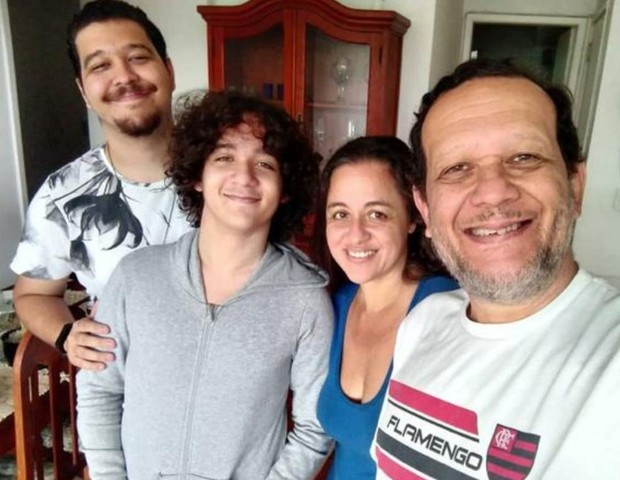 Cleomir Tavares com os filhos Lucas e Vitor e a mulher Carol (Foto: Reprodução/Instagram)