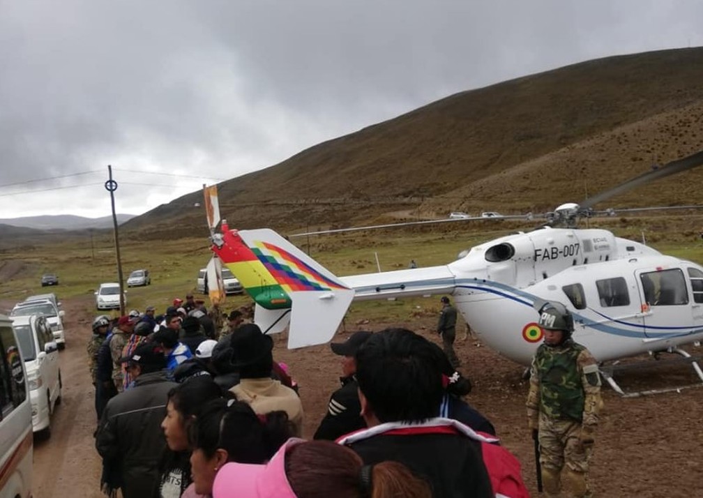Imagem publicada em rede social mostra o helicóptero de Evo Morales após falha mecânica no dia 4 de novembro — Foto: Reprodução/Facebook/Joshua Bellot