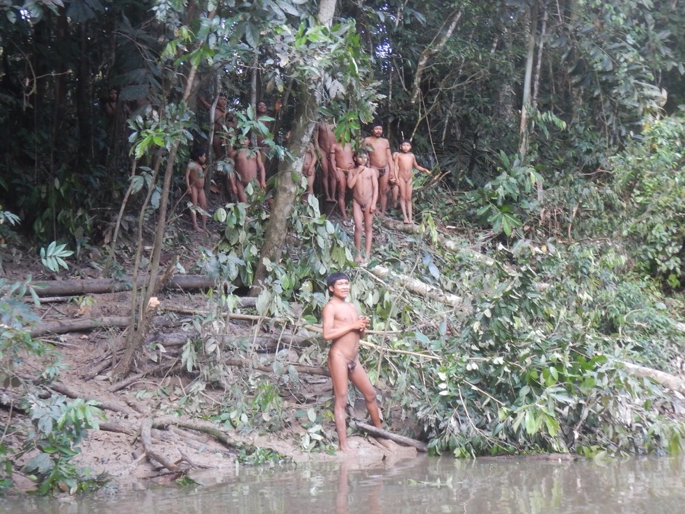 Índios Korubo permaneciam isolados até a expedição — Foto: Bernardo Silva/Funai