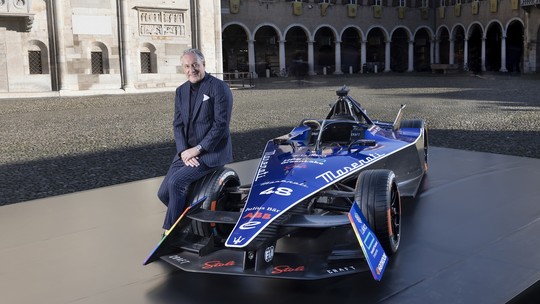 Maserati revela seu primeiro carro elétrico de corrida que vai estrear na Fórmula E