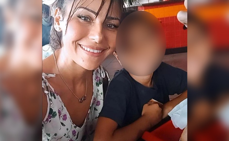 Aline da Silva de Oliveira, de 41 anos, estava com o filho na hora que foi assassinada