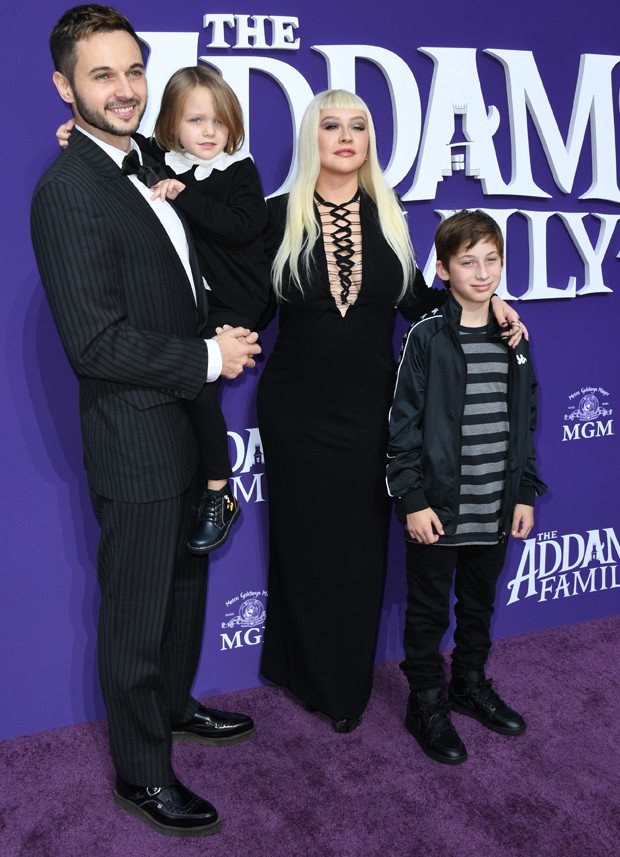 Christina Aguilera com o marido, Matthew Rutler, e os filhos, Max Bratman e Summer Rain (Foto: Getty Images)