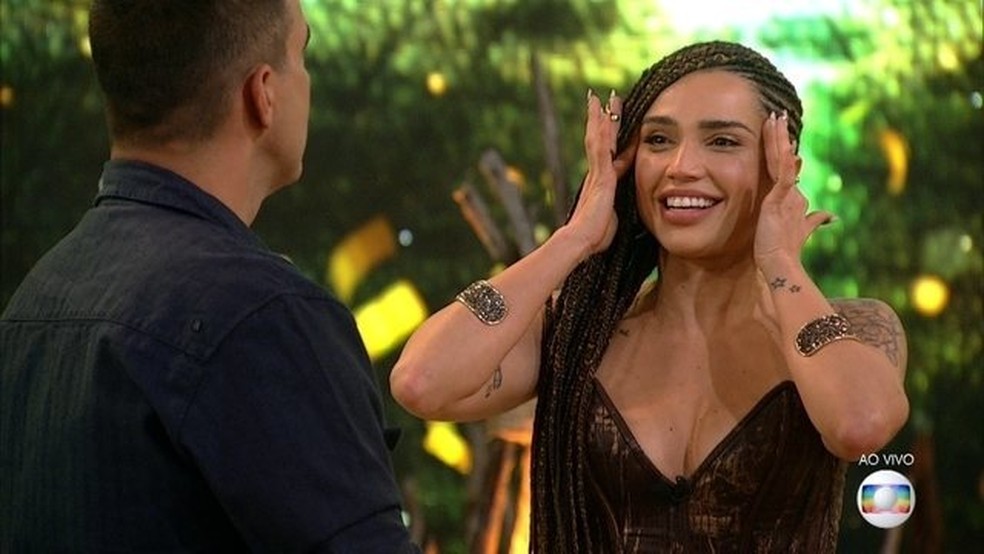 Paula Amorim se emociona após vencer 'No Limite' — Foto: Globo