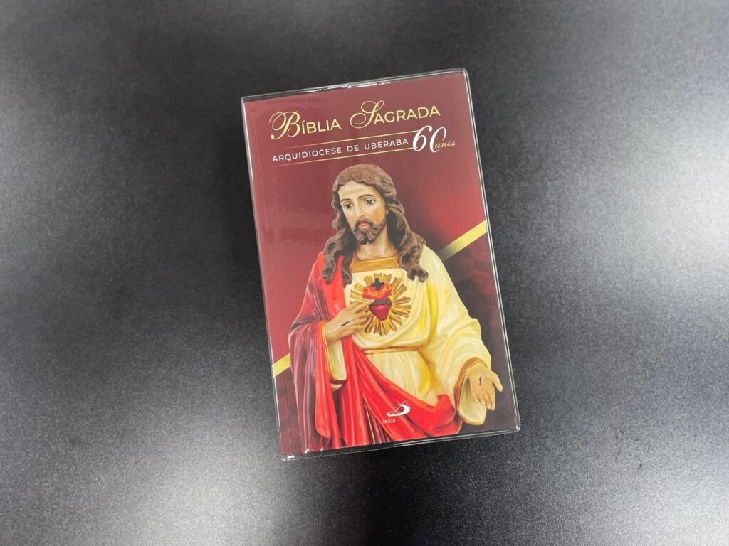 Bíblia personalizada é criada em comemoração aos 60 anos da Arquidiocese de Uberaba